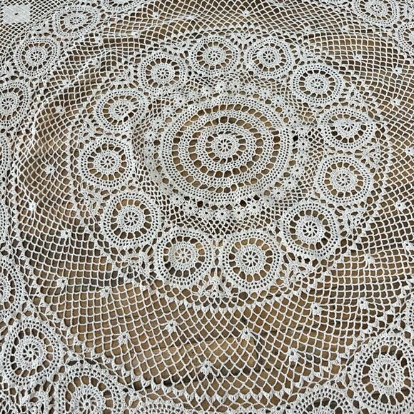 Vintage Handmade Crochet Lace Tablecloth 58” Round Cotton Doily Shabby Chic - Picture 5 of 9